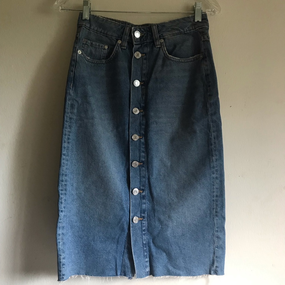 Super cute midi denim skirt